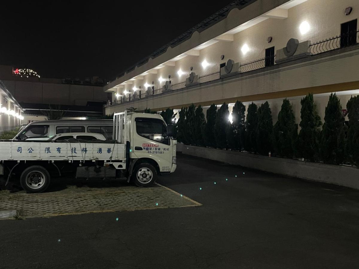 Hua Xiang Motel - Fengshan Гаосюн Экстерьер фото